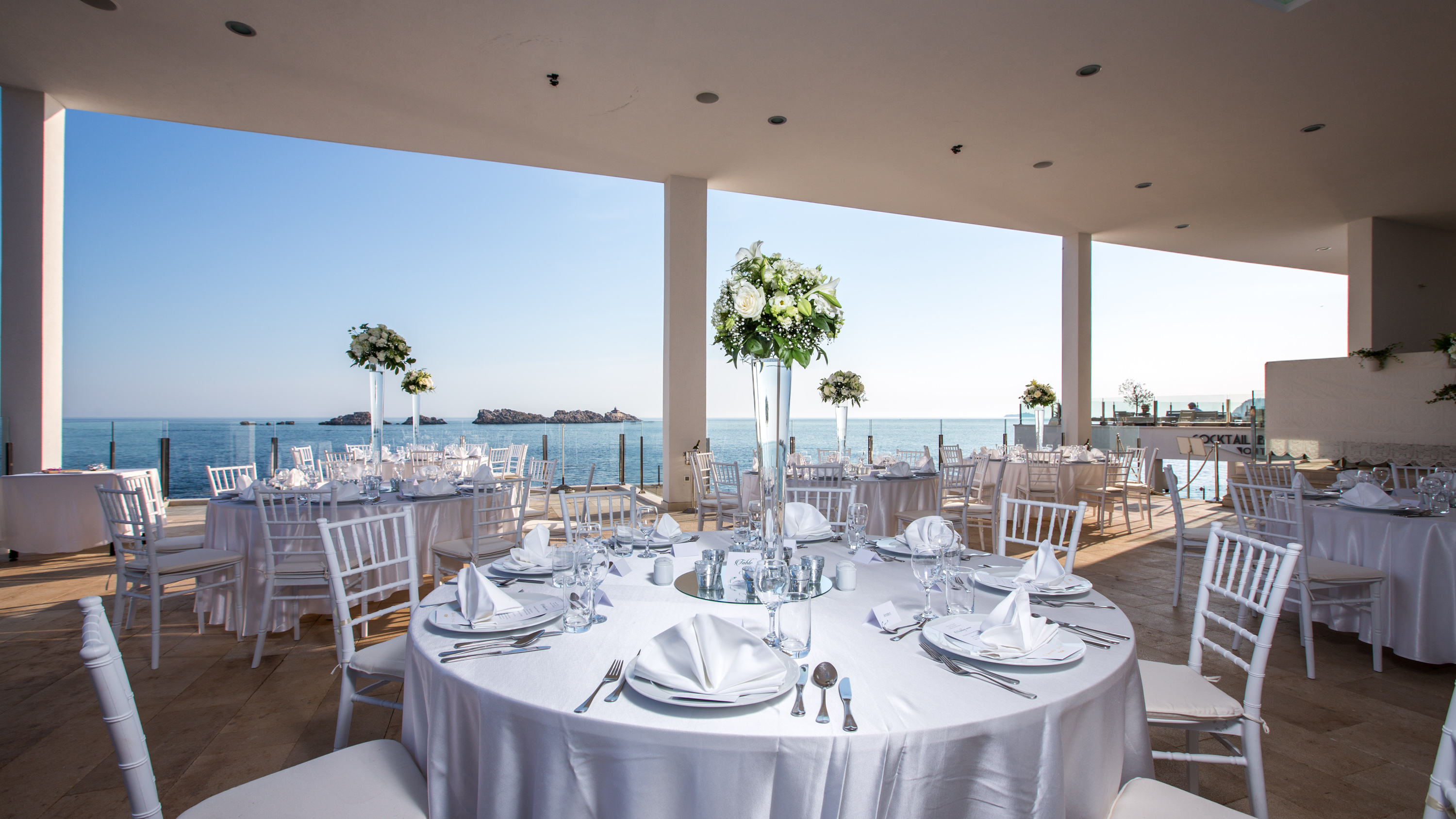 LOUNGE TERRACE RECEPTION